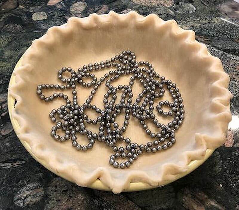 Pie weight chains in pie dough