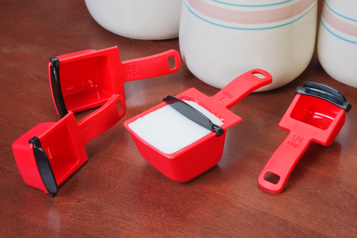 Measuring Cups with built-in levelers